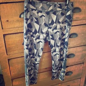 Under armour gray geometrical tights sz M